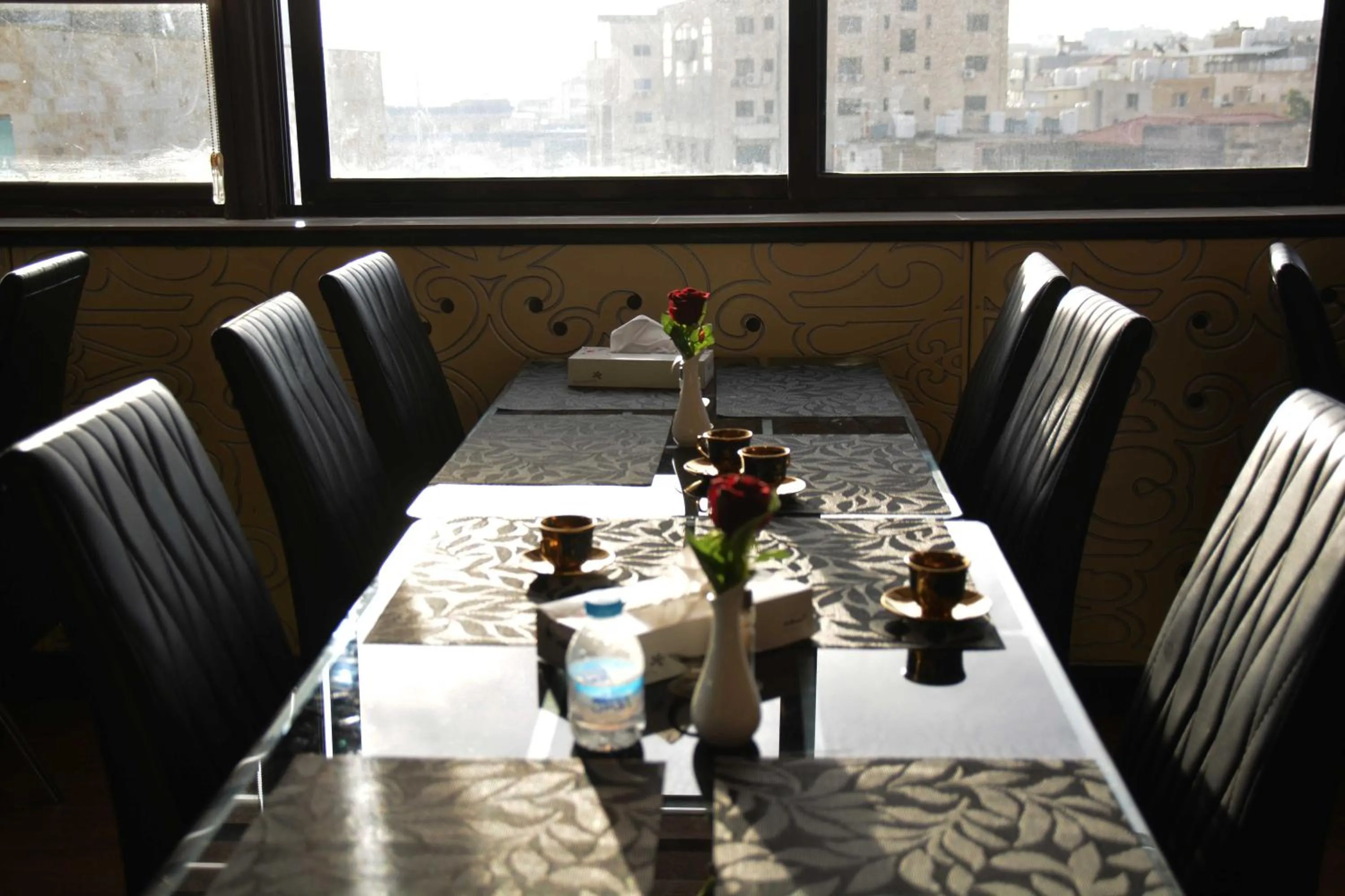 Dining area in Sama Paris Plaza Hotel