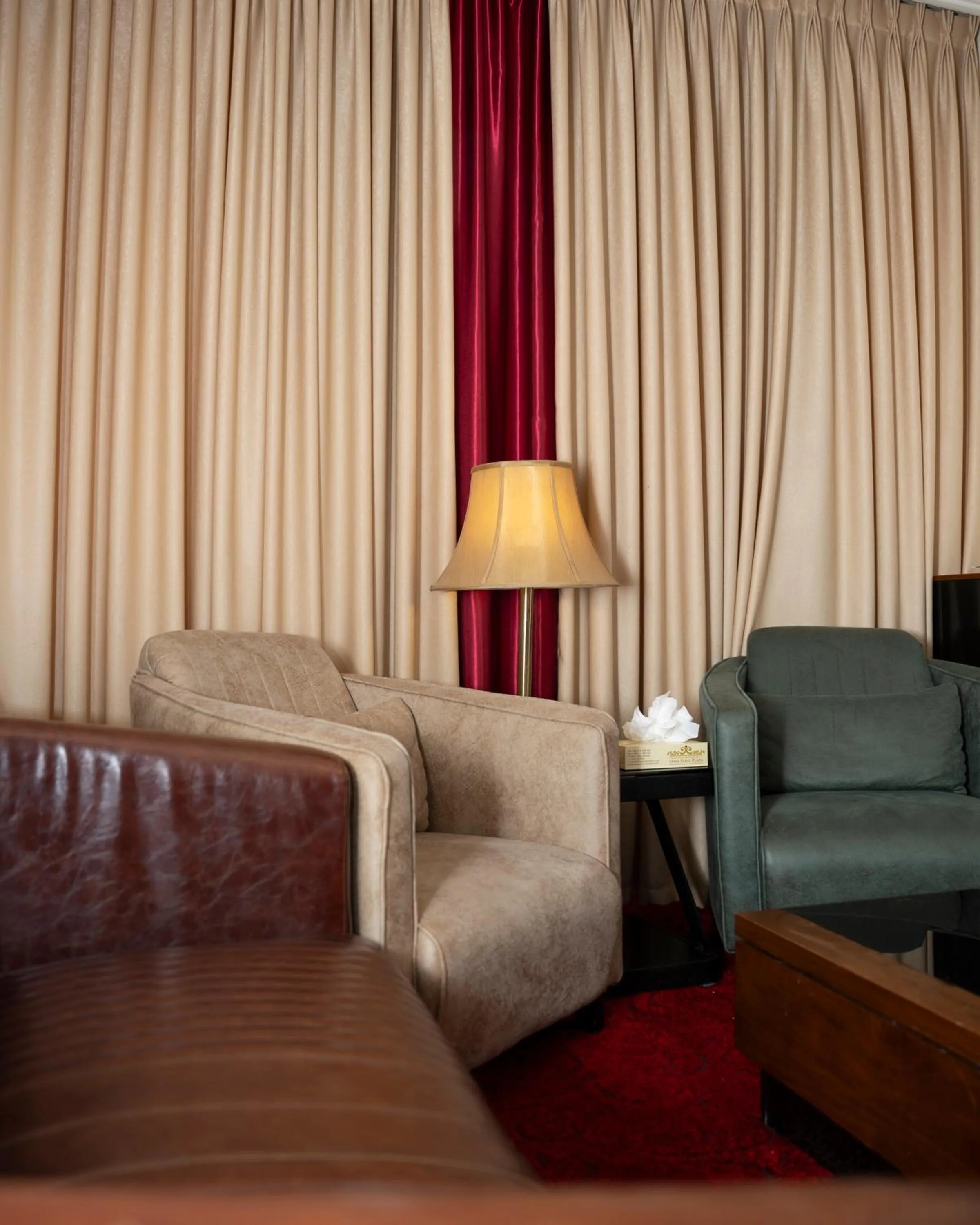 Living room in Sama Paris Plaza Hotel