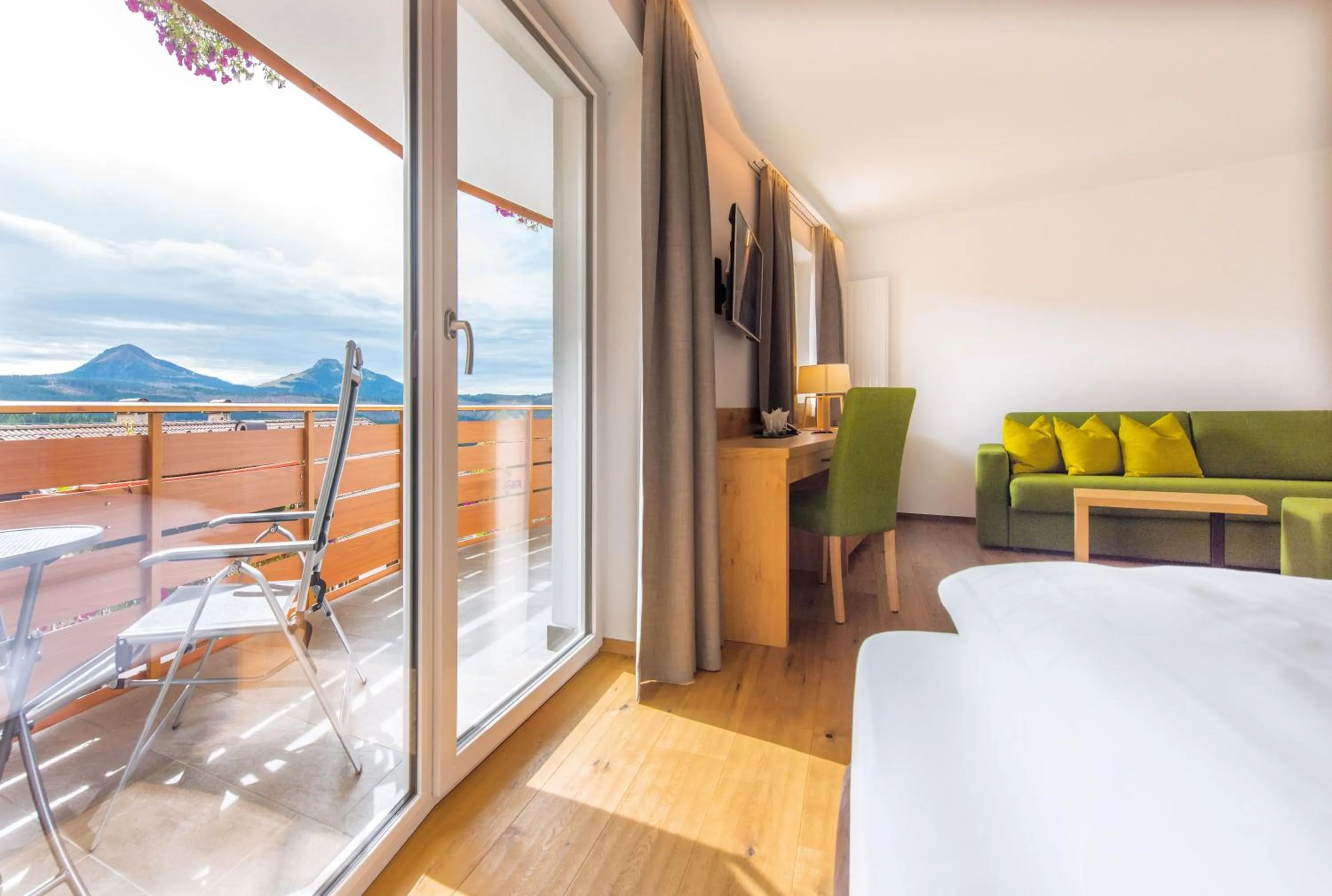 View (from property/room), Bed in Hotel DAS ROYAL in Obereggen