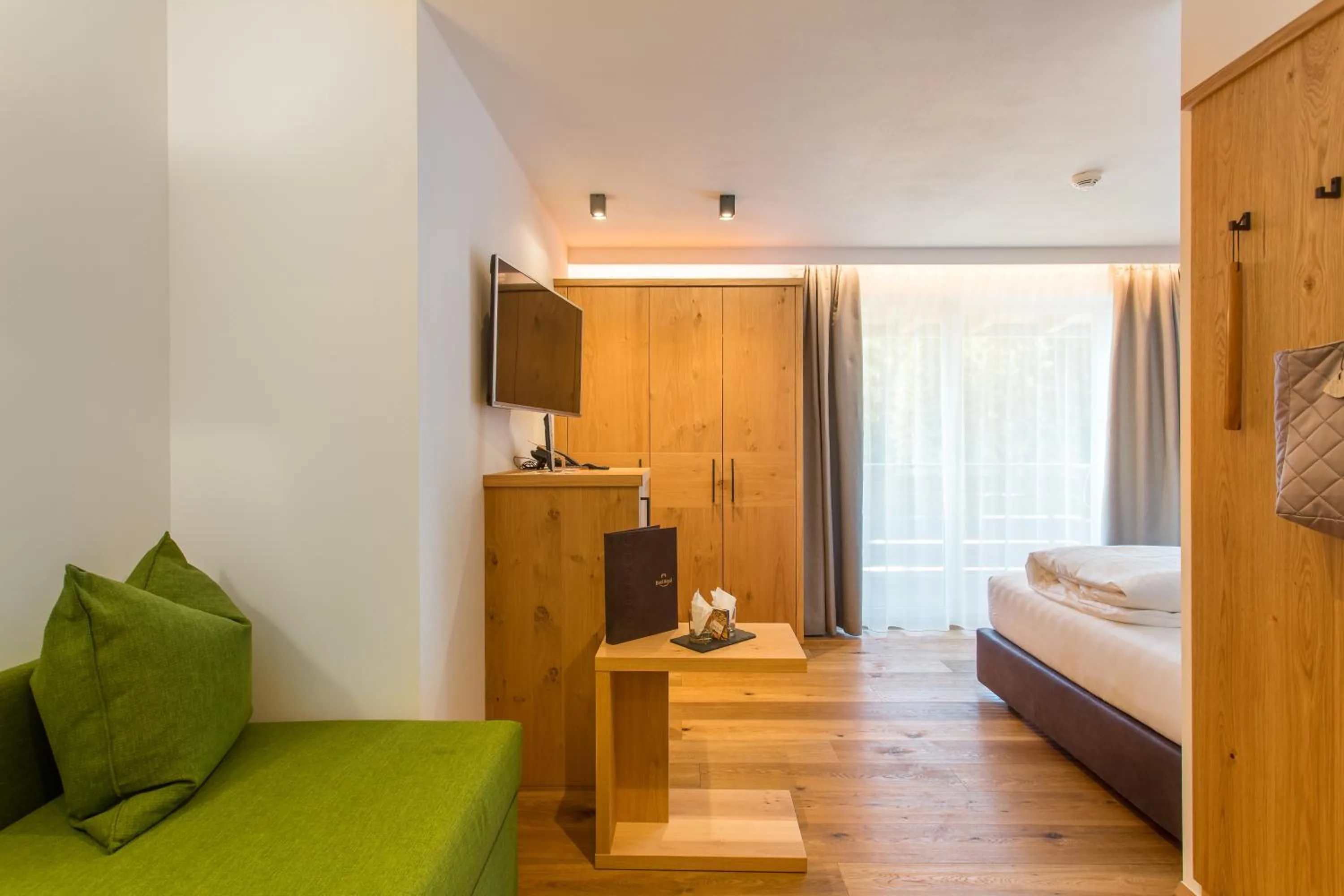 Bathroom, Bed in Hotel DAS ROYAL in Obereggen