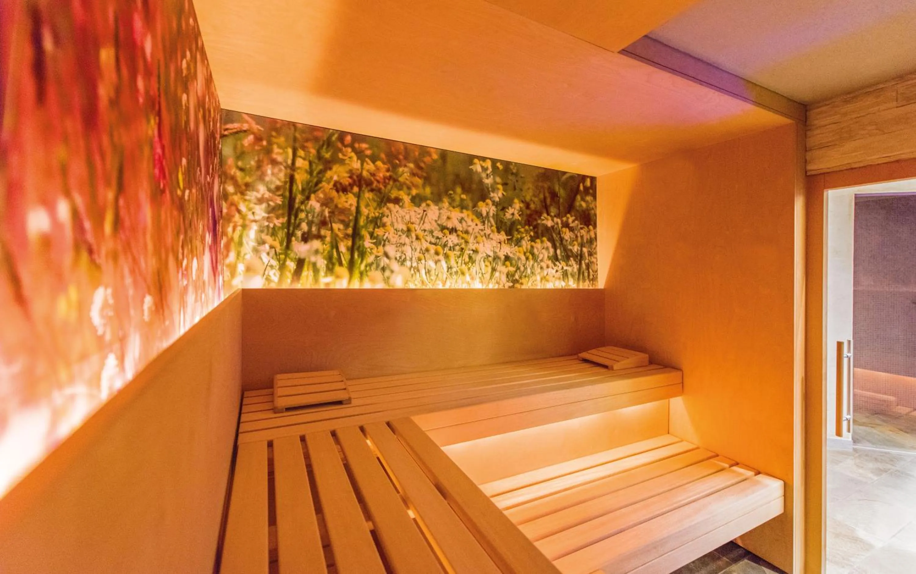 Sauna, Bed in Hotel DAS ROYAL in Obereggen