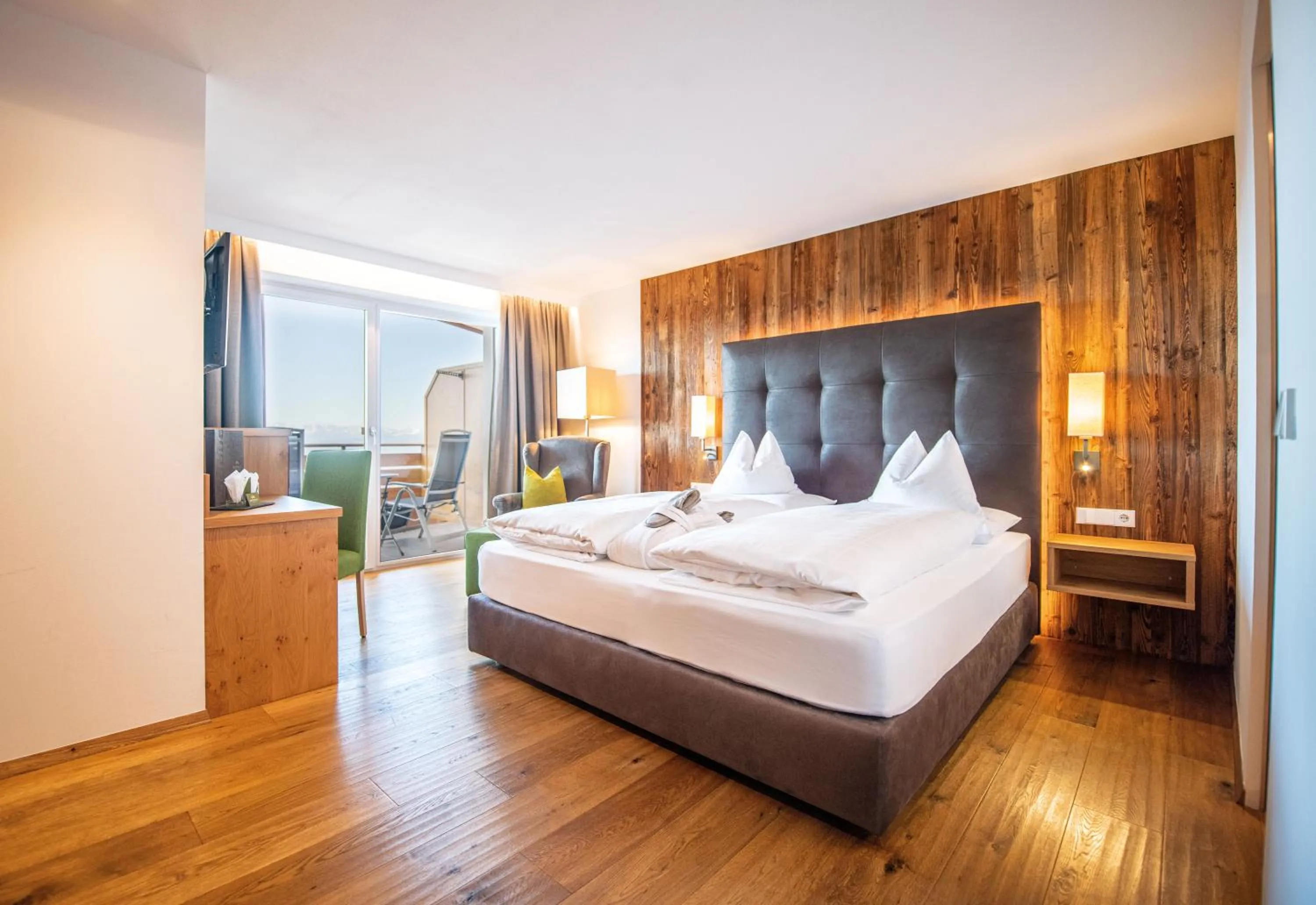 Bedroom, Bed in Hotel DAS ROYAL in Obereggen