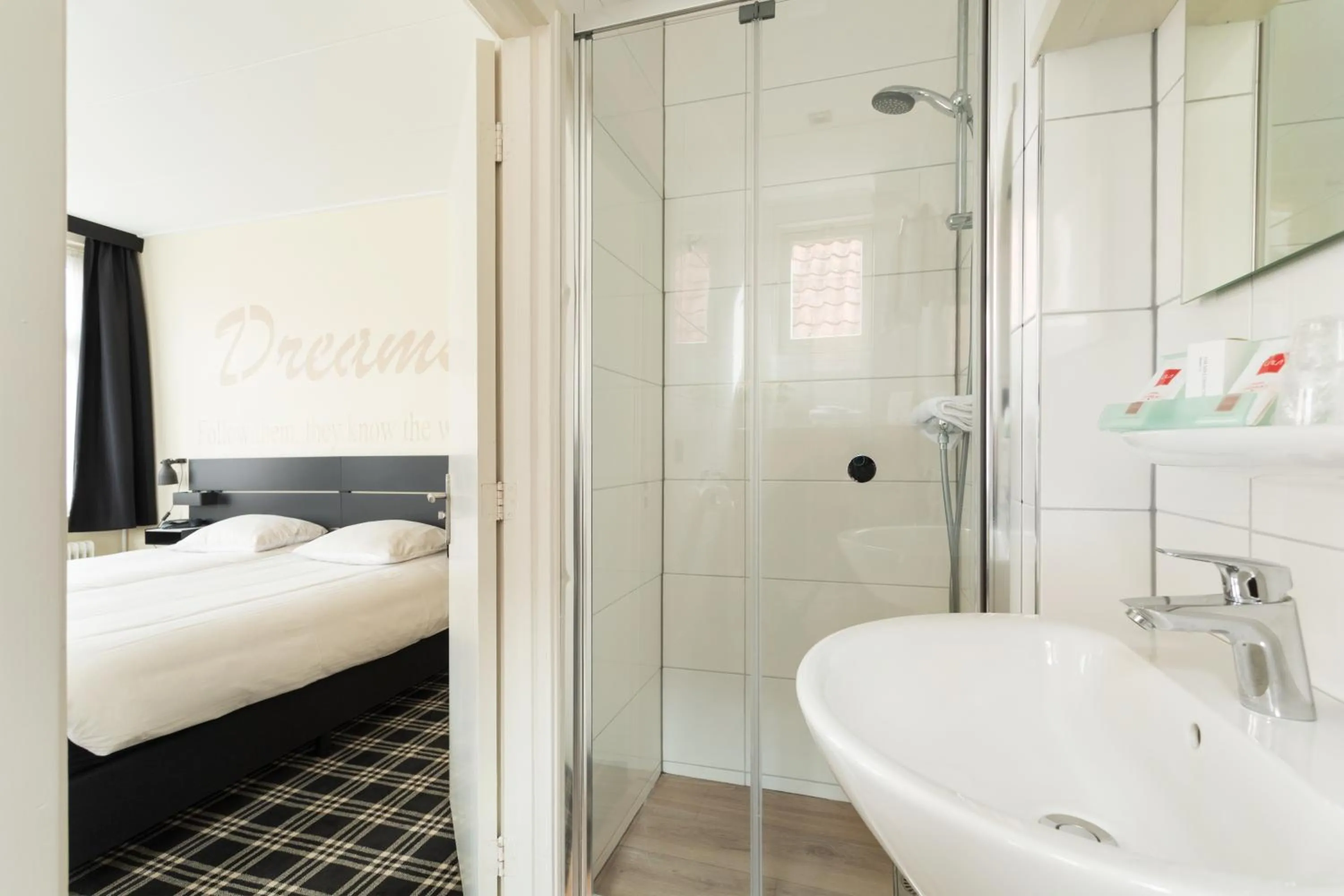 Double Room in Hotel Van der Maas