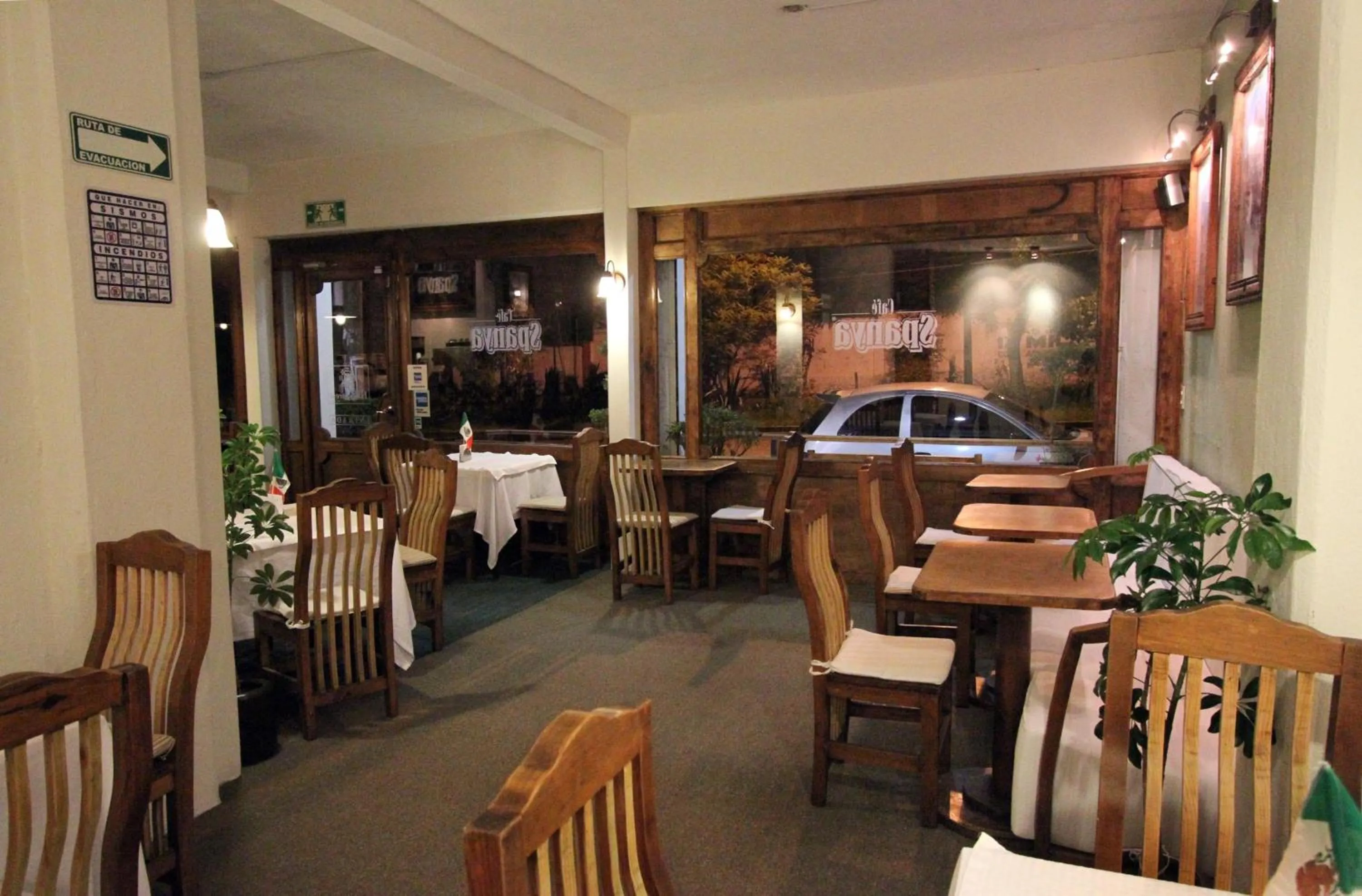 Restaurant/places to eat in HB Express Hotel