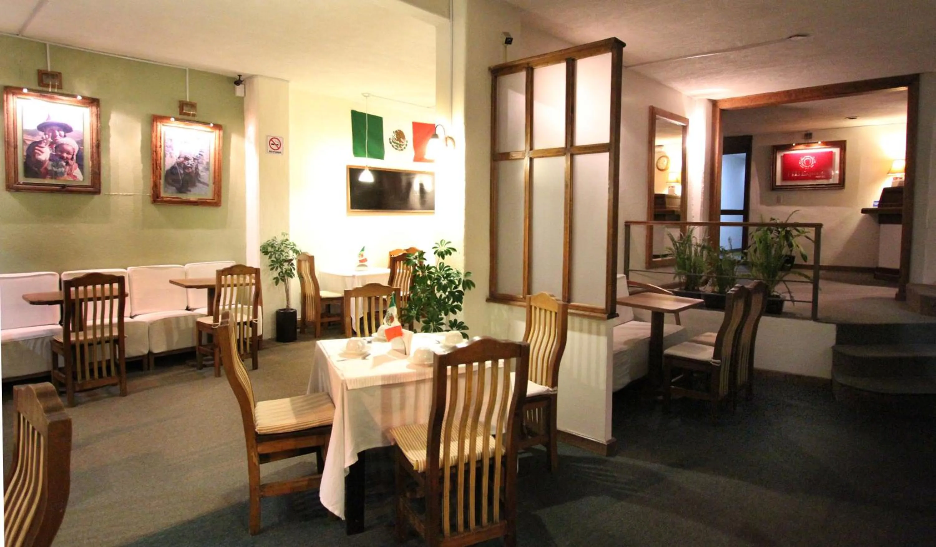 Restaurant/places to eat in HB Express Hotel