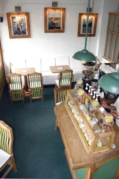 Restaurant/places to eat in HB Express Hotel