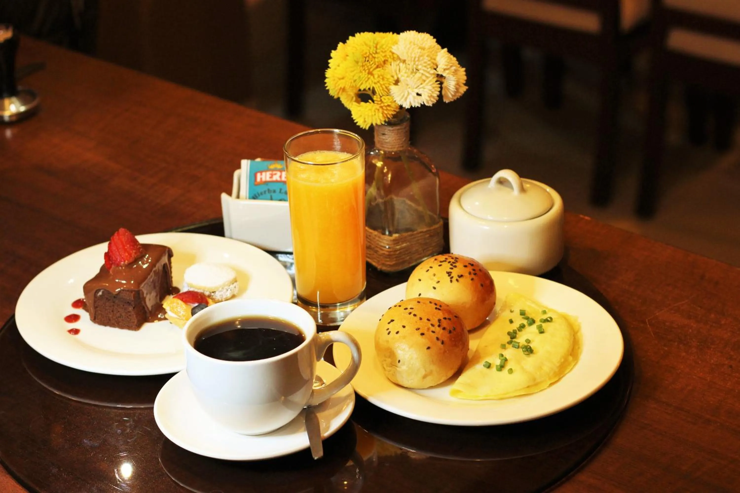 Restaurant/places to eat in Hotel PLATINIUM