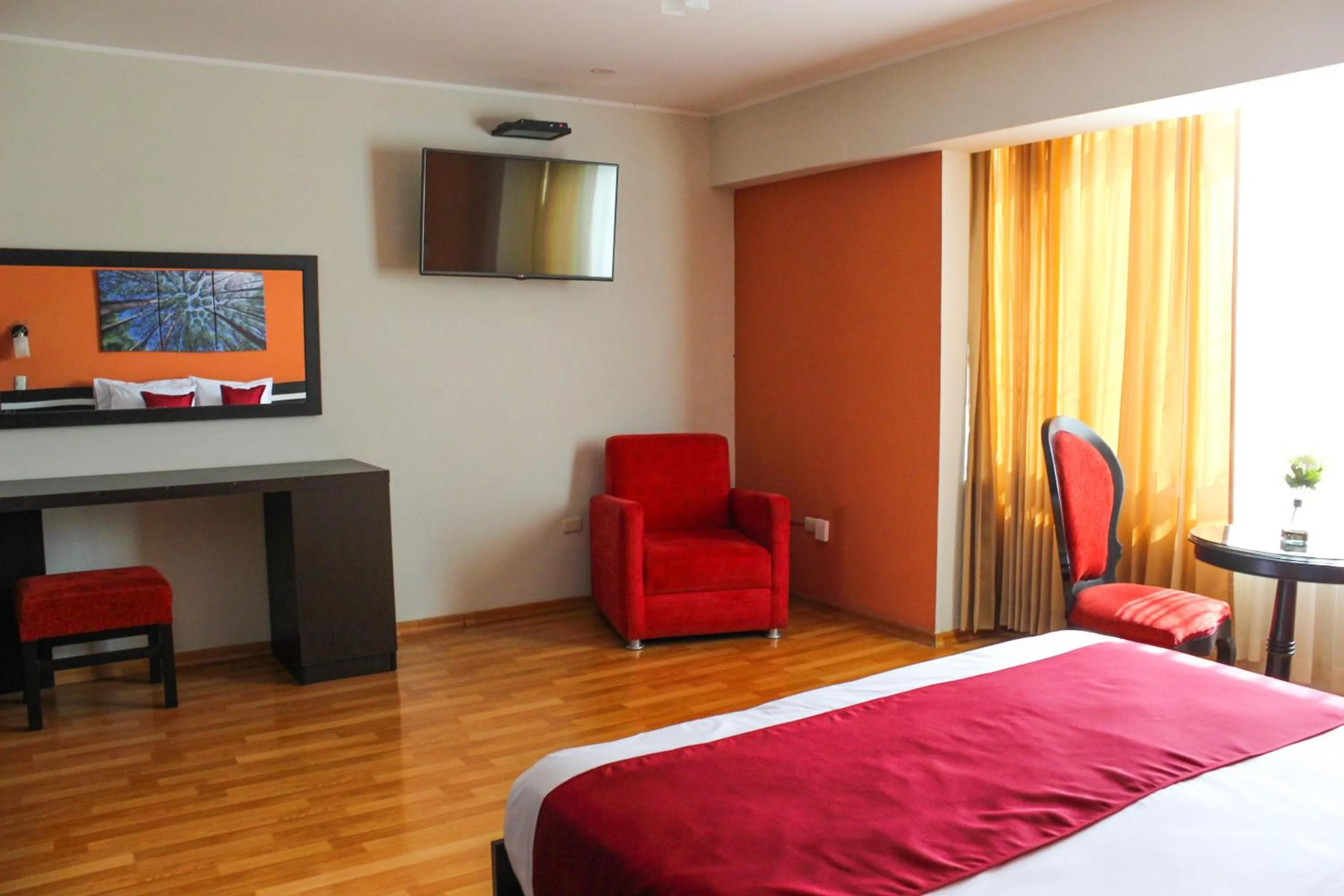 Living room, Bed in Hotel PLATINIUM