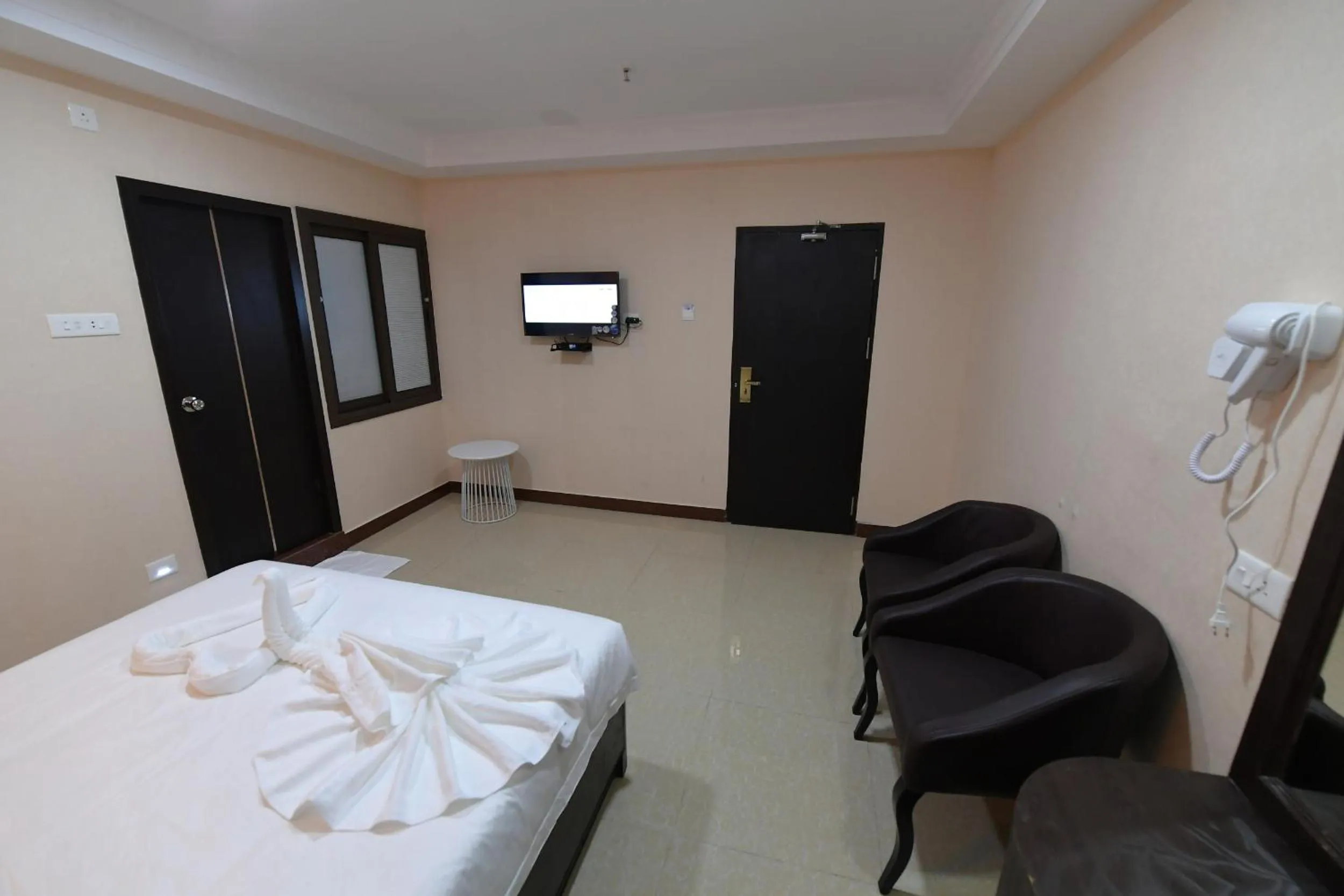 TV and multimedia, Bed in Coastal Grand Hotel Sampath