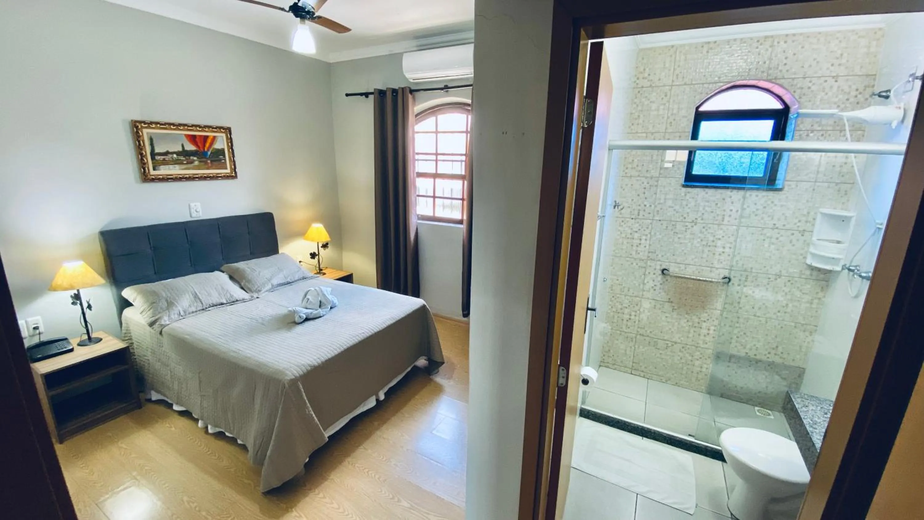 Shower, Bed in Hotel Real São Lourenço