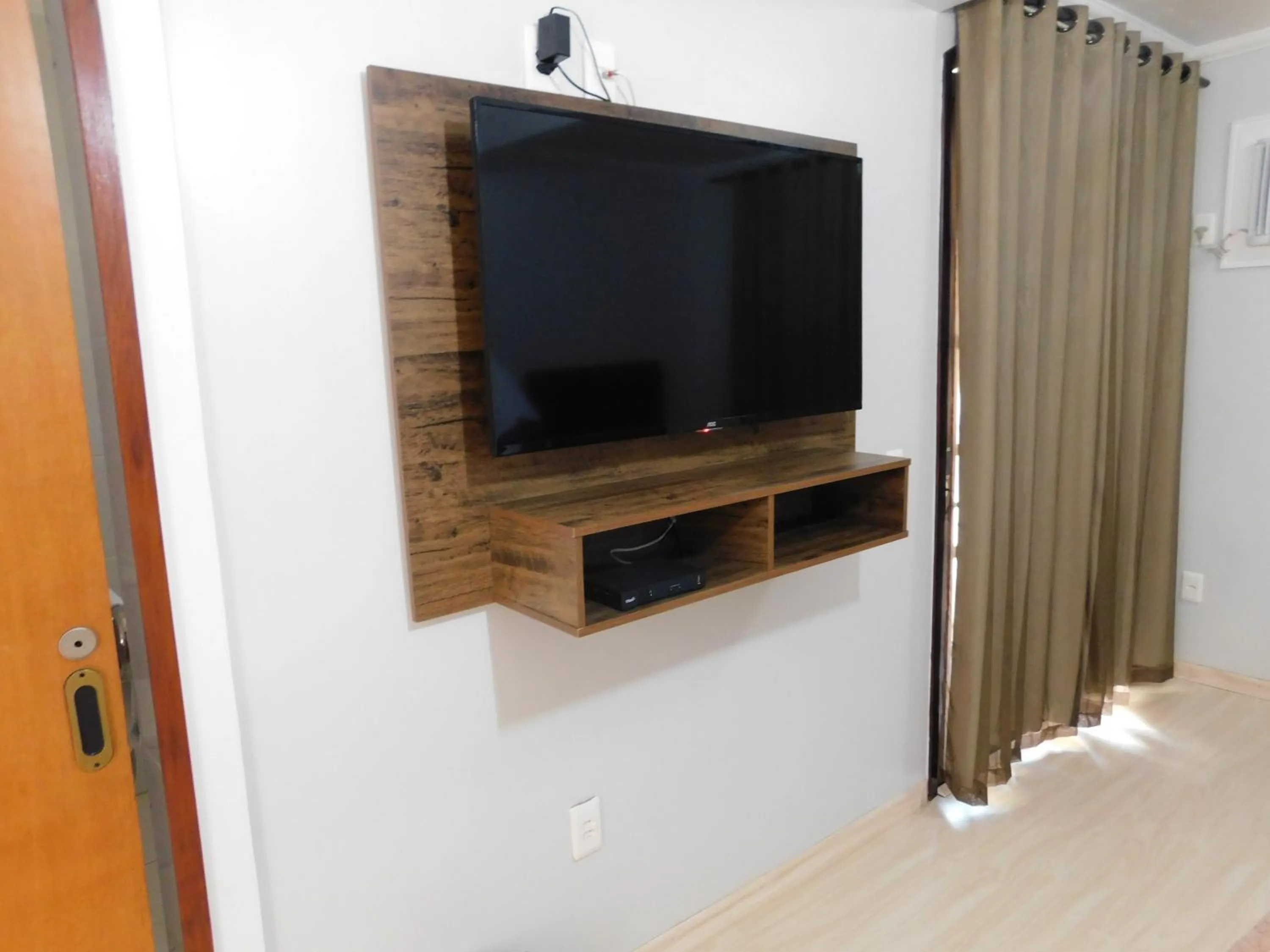 TV and multimedia in Hotel Real São Lourenço