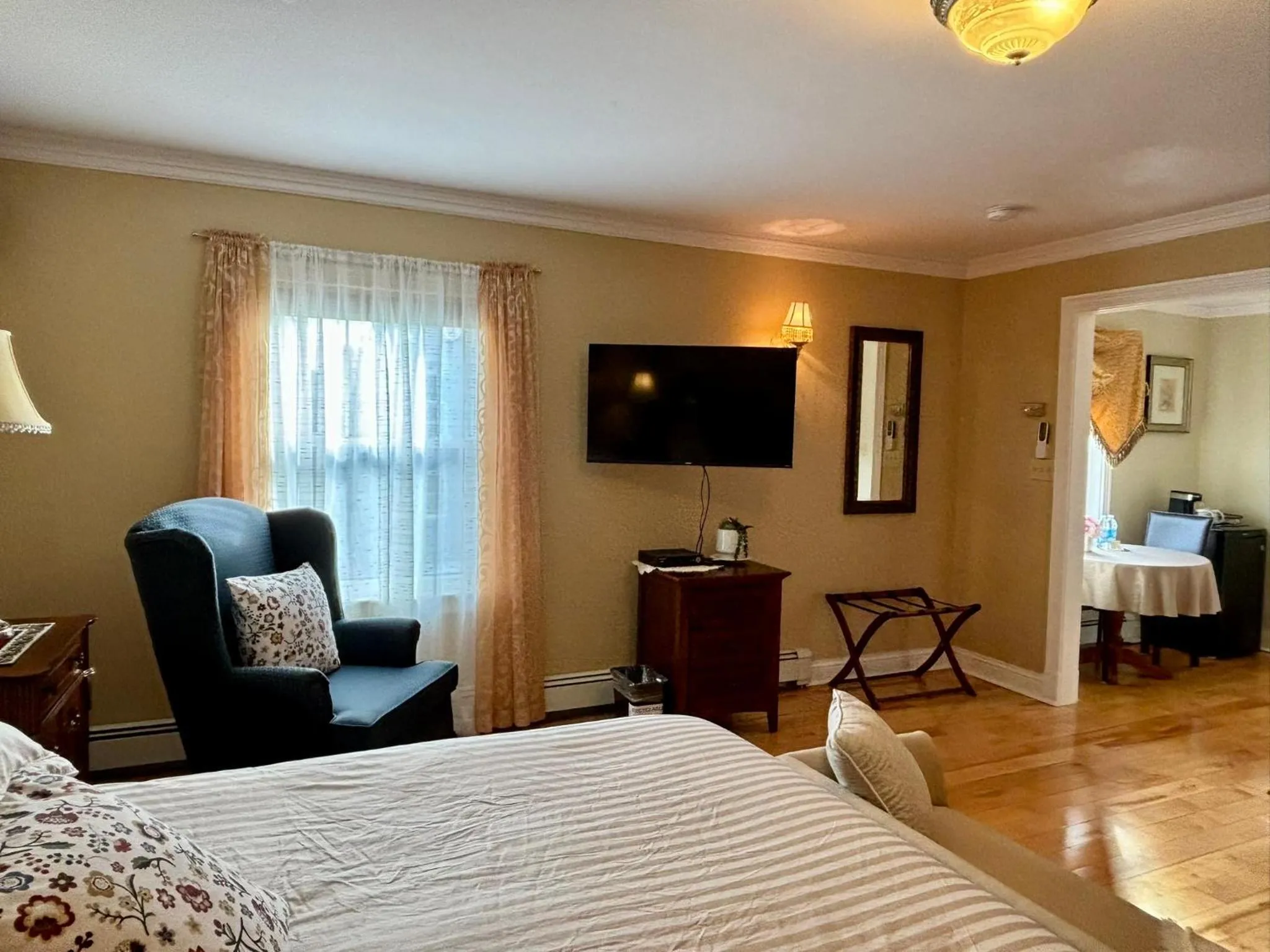 Bed in Inn on the Harbour