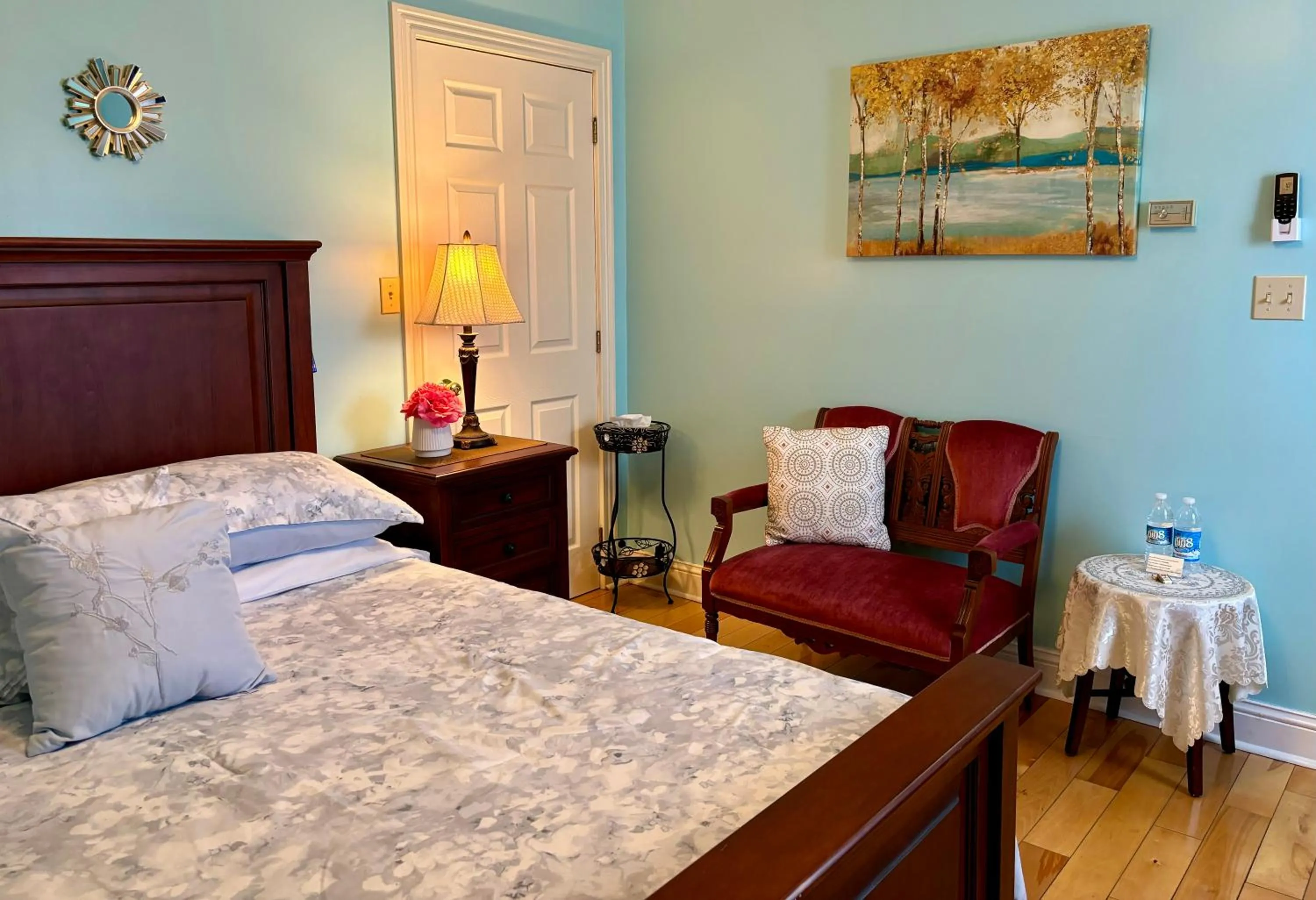 Bed in Inn on the Harbour