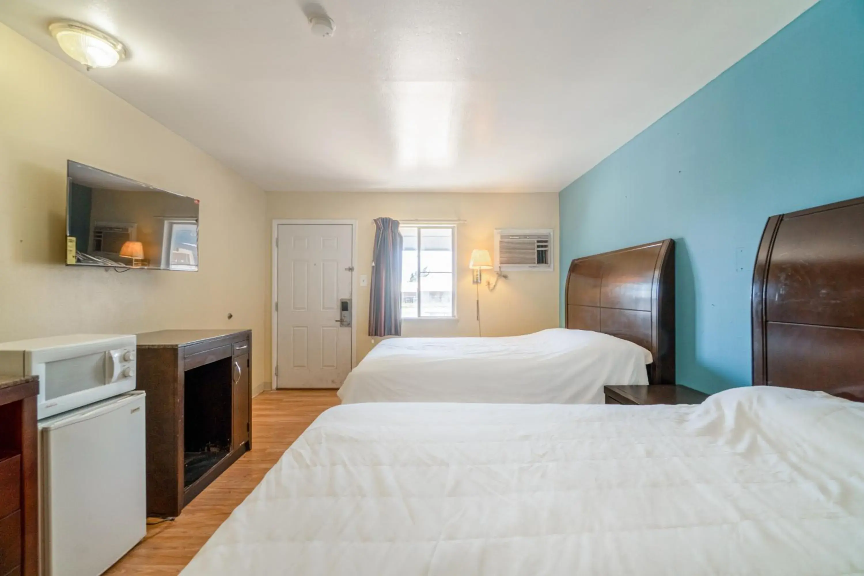 Standard Double Room with Two Double Beds - single occupancy in American Inn by OYO Colorado City I-20 Standard Double Room with Two Double Beds - single occupancy in American Inn by OYO Colorado City I-20