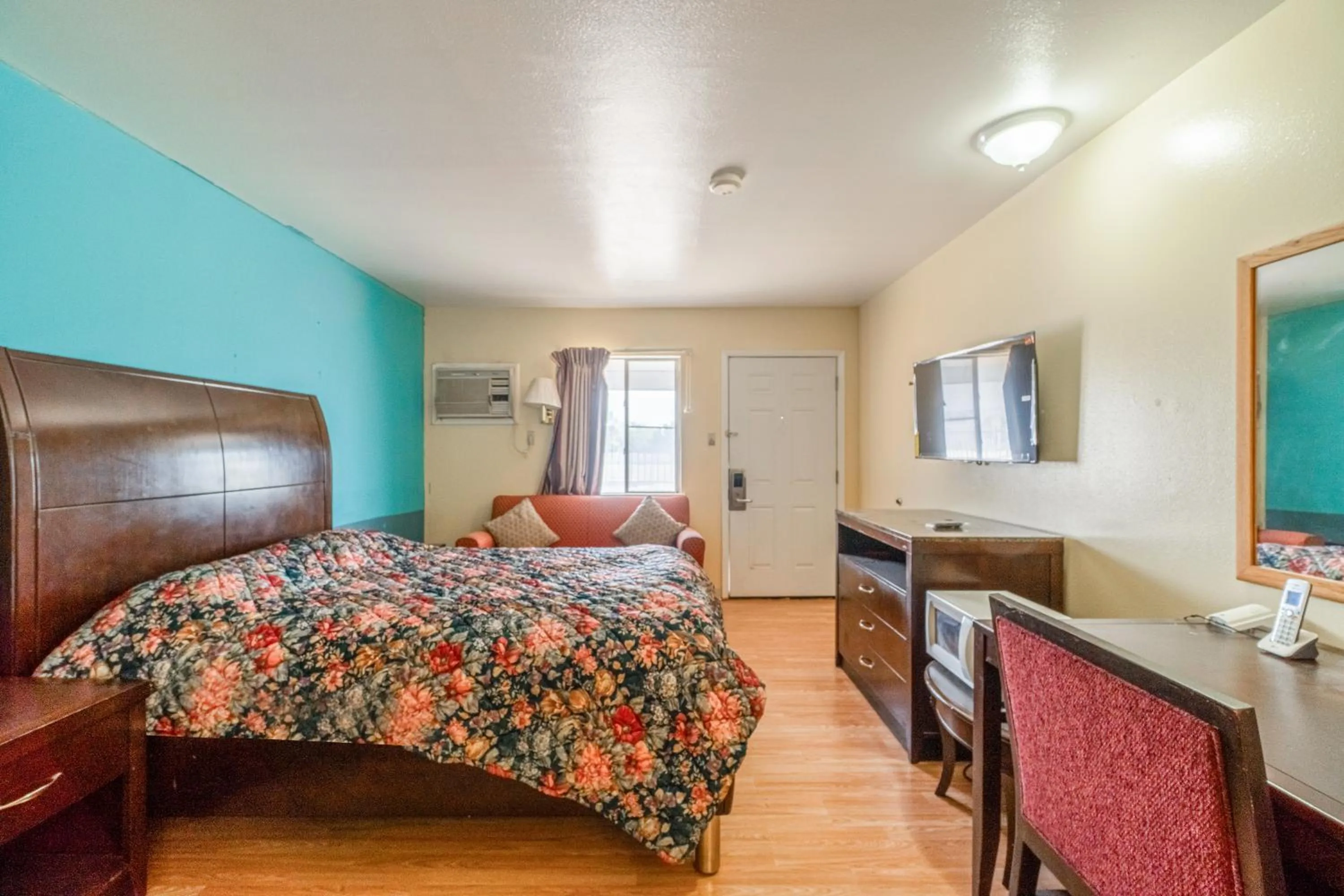 Bedroom, Bed in American Inn by OYO Colorado City I-20