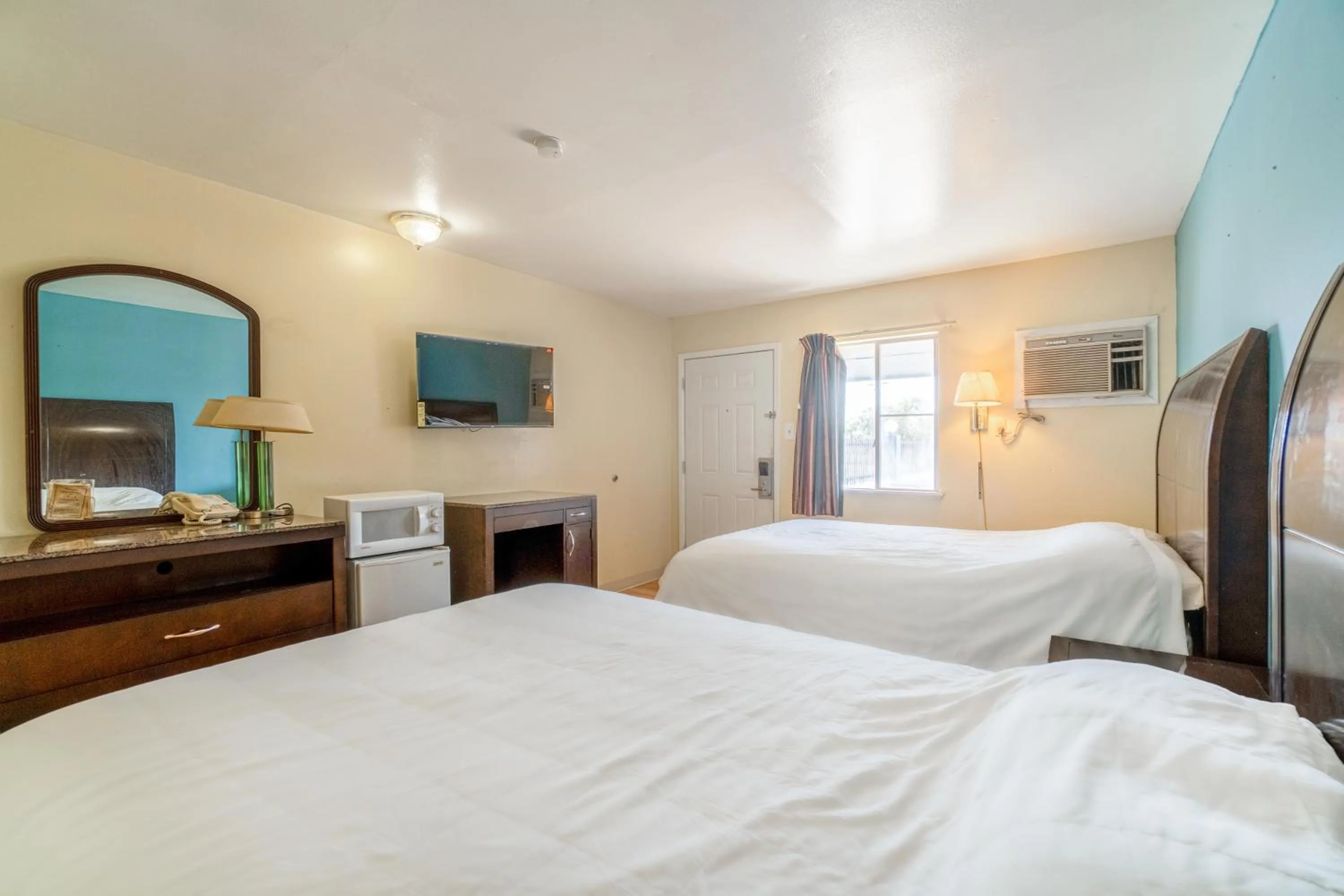 Bedroom, Bed in American Inn by OYO Colorado City I-20