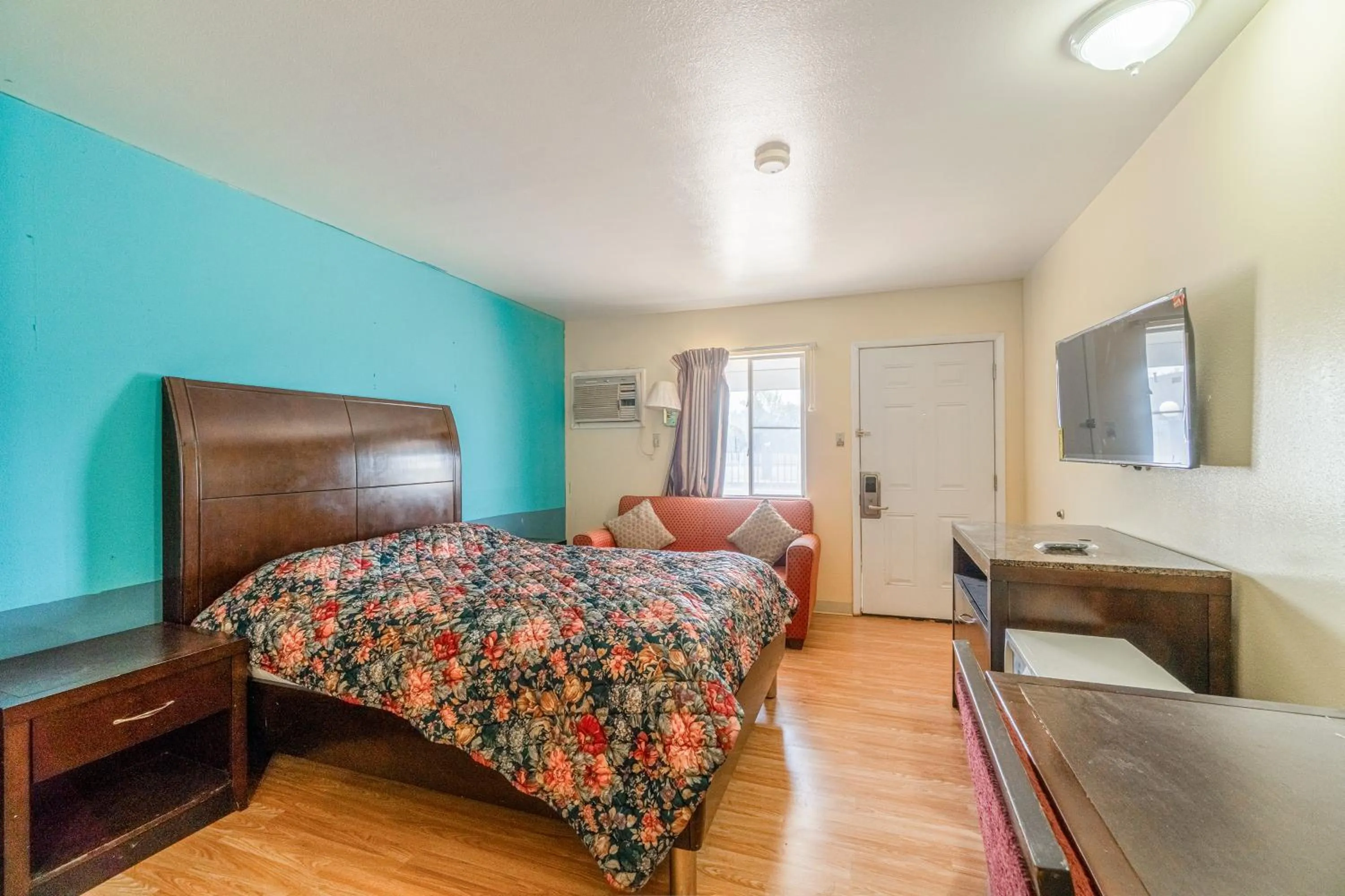 Bedroom, Bed in American Inn by OYO Colorado City I-20