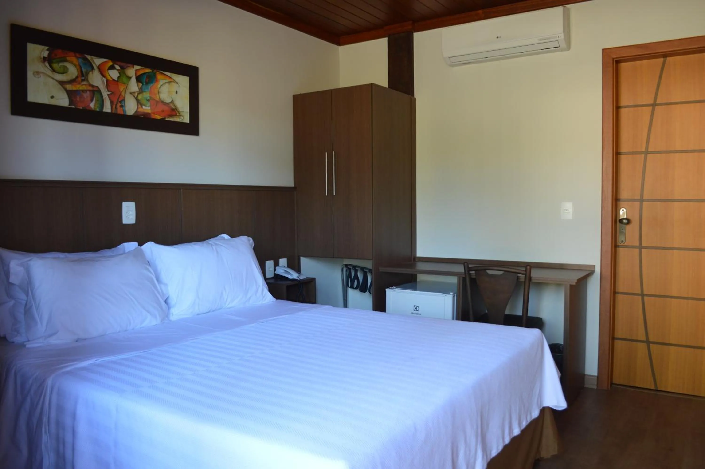 Photo of the whole room, Bed in Pousada Terê Parque