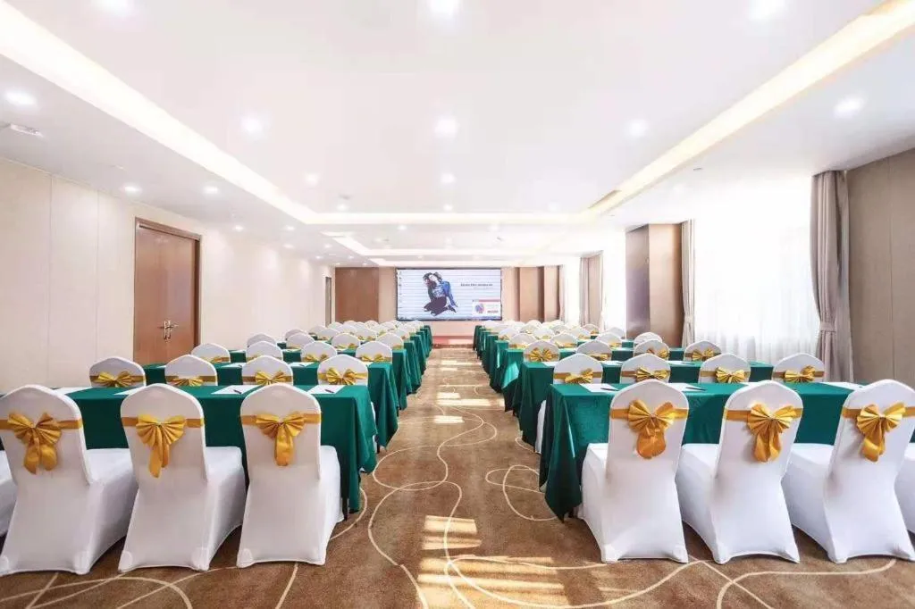 Madison Hotel Weihai Railway Station