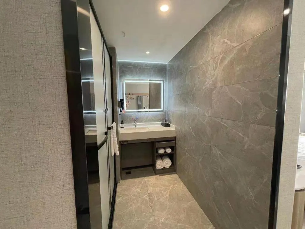 Thank Hotel Shandong Linyii Pingyi County Commerce and Trade City