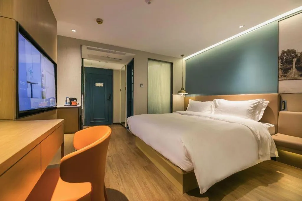 Bed in Jinglai Hotel (Shanghai Bund East Nanjing Road pedestrian street )