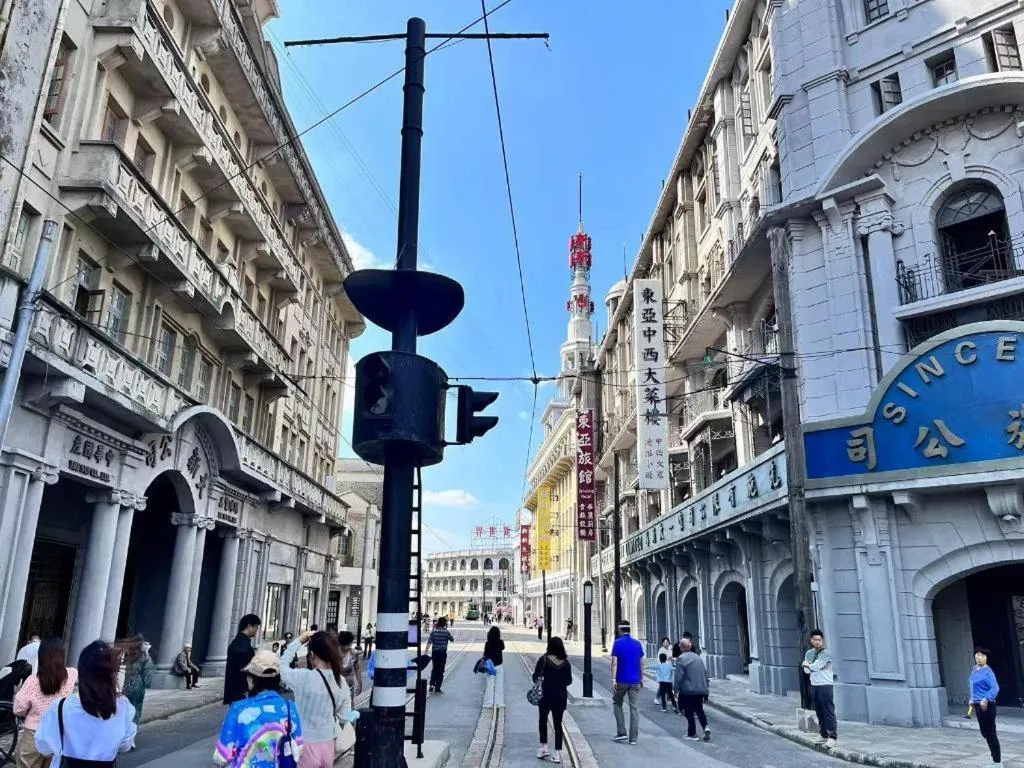 Jinglai Hotel (Shanghai Bund East Nanjing Road pedestrian street )
