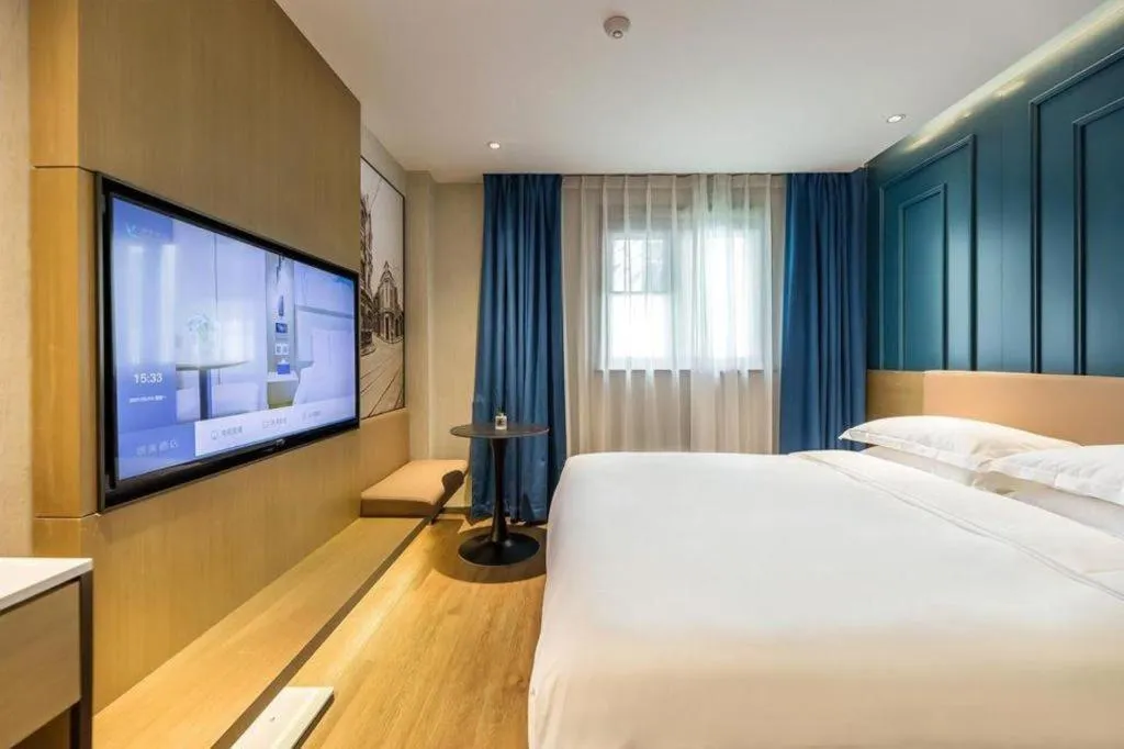 Bed in Jinglai Hotel (Shanghai Bund East Nanjing Road pedestrian street )