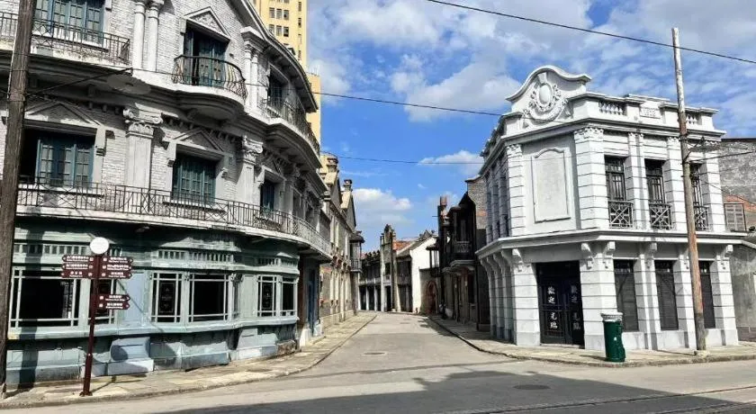 Jinglai Hotel (Shanghai Bund East Nanjing Road pedestrian street )