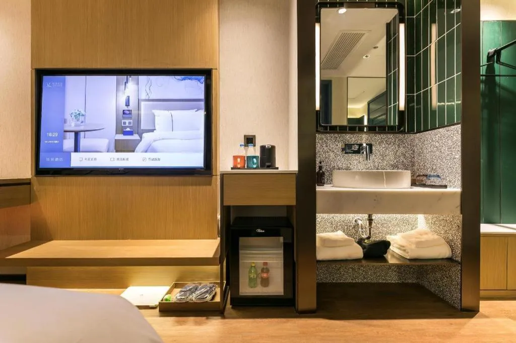 Jinglai Hotel (Shanghai Bund East Nanjing Road pedestrian street )