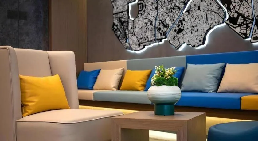 Jinglai Hotel (Shanghai Bund East Nanjing Road pedestrian street )