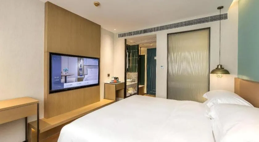 Bed in Jinglai Hotel (Shanghai Bund East Nanjing Road pedestrian street )