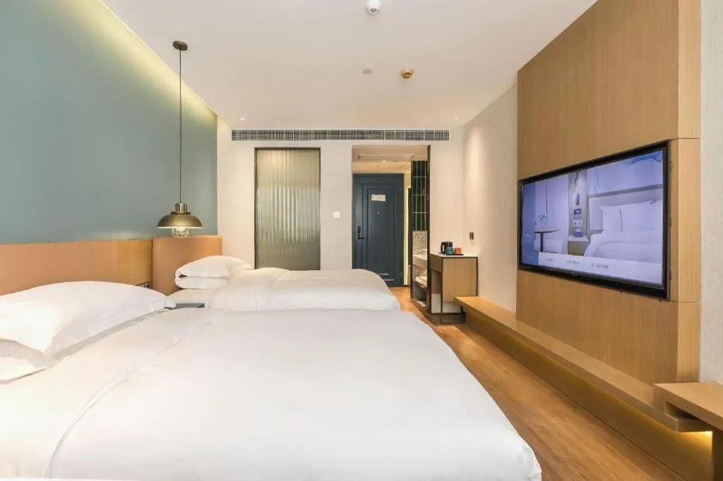 Bed in Jinglai Hotel (Shanghai Bund East Nanjing Road pedestrian street )