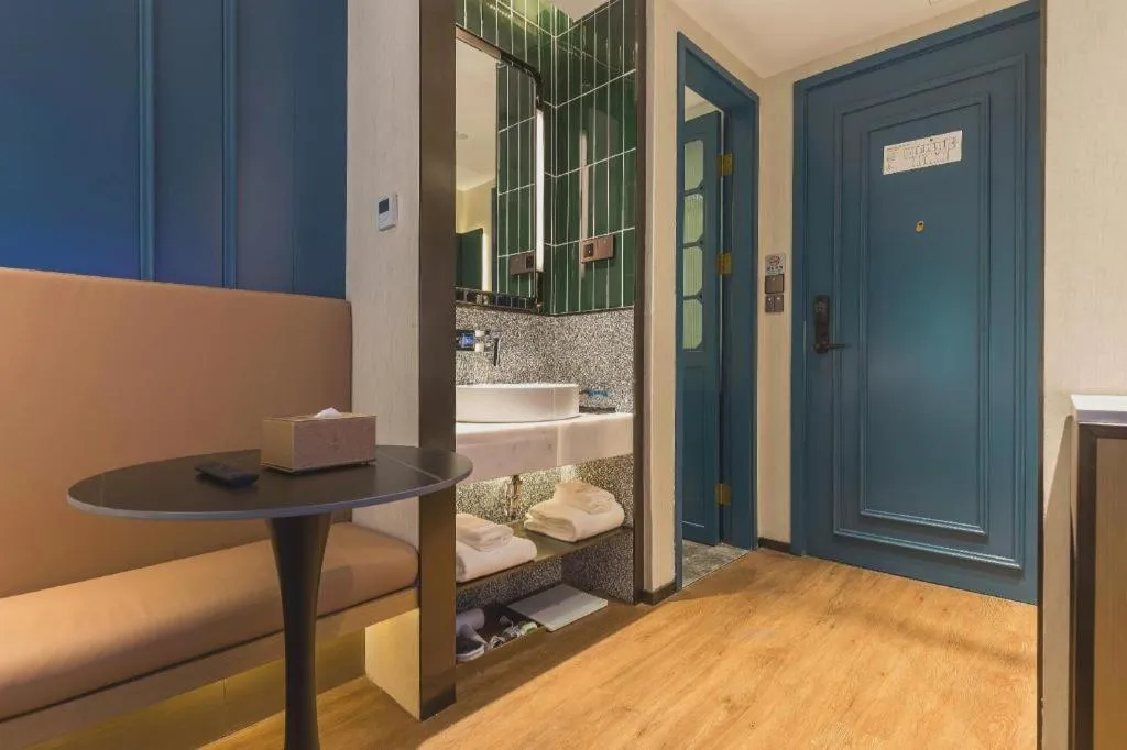 Jinglai Hotel (Shanghai Bund East Nanjing Road pedestrian street )