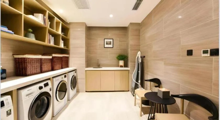 Jinglai Hotel (Shanghai Bund East Nanjing Road pedestrian street )