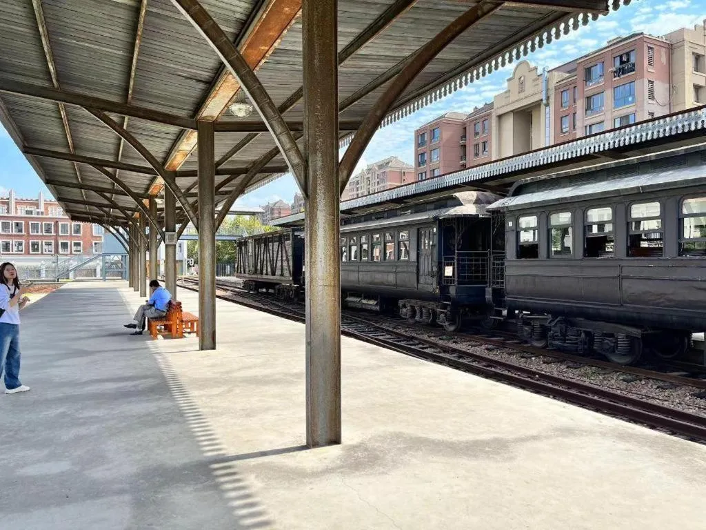 Jinglai Hotel (Shanghai Bund East Nanjing Road pedestrian street )