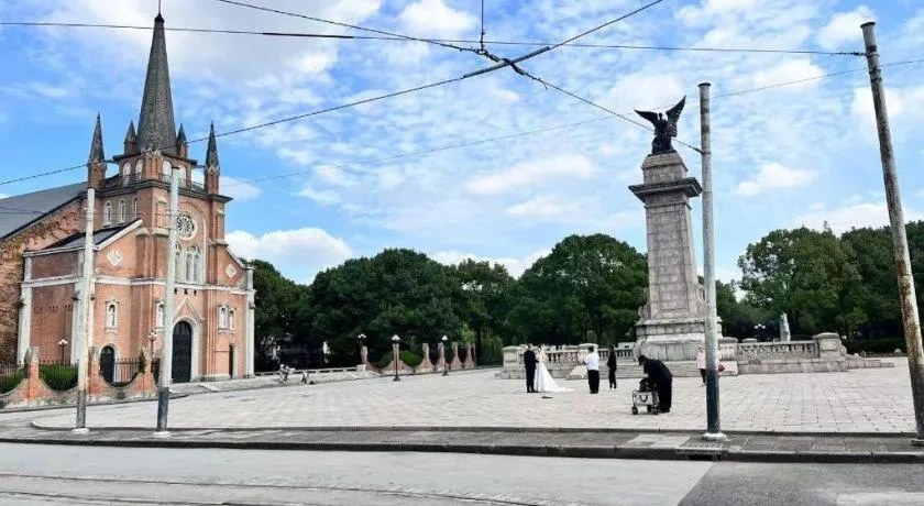 Jinglai Hotel (Shanghai Bund East Nanjing Road pedestrian street )