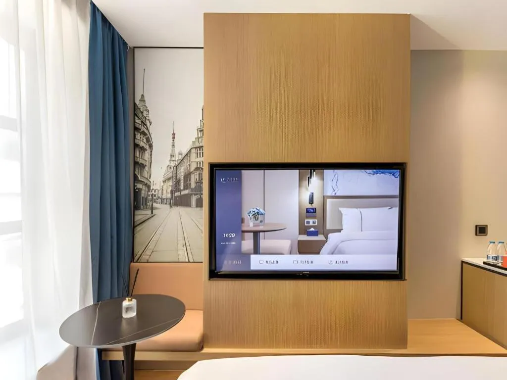 Jinglai Hotel (Shanghai Bund East Nanjing Road pedestrian street )