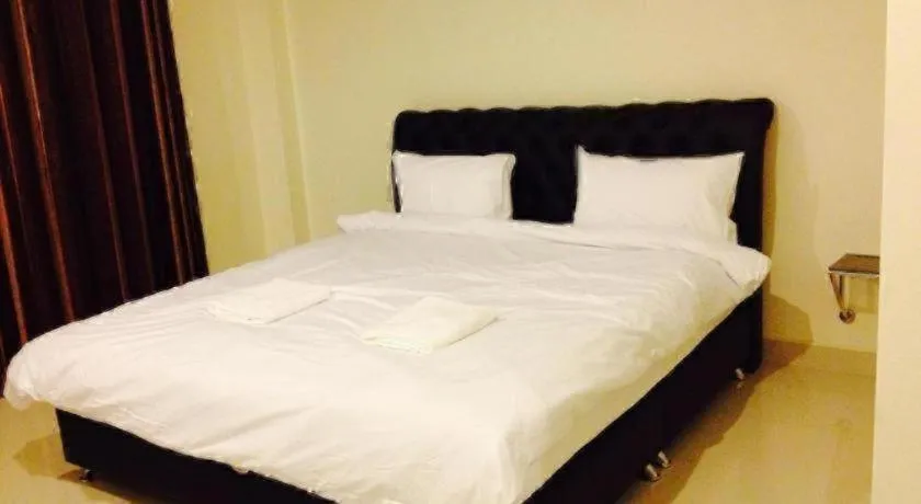 Bed in Niwtara Place Lom Sak Hotel