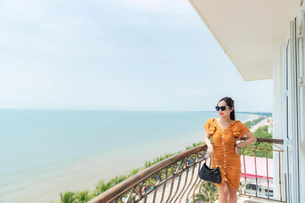 Khách sạn Moonlight Hotel - Mặt biển Hải Tiến