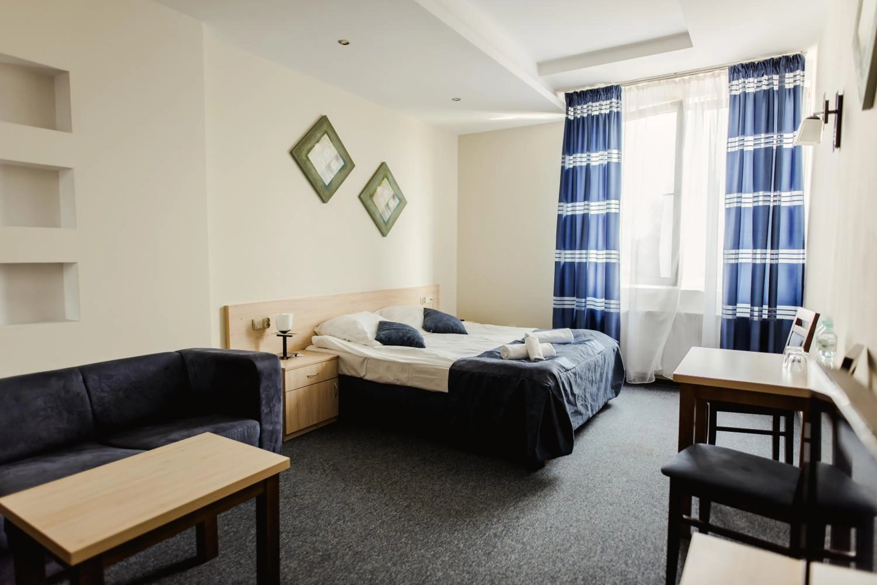 Photo of the whole room, Bed in Hotel Kardamon