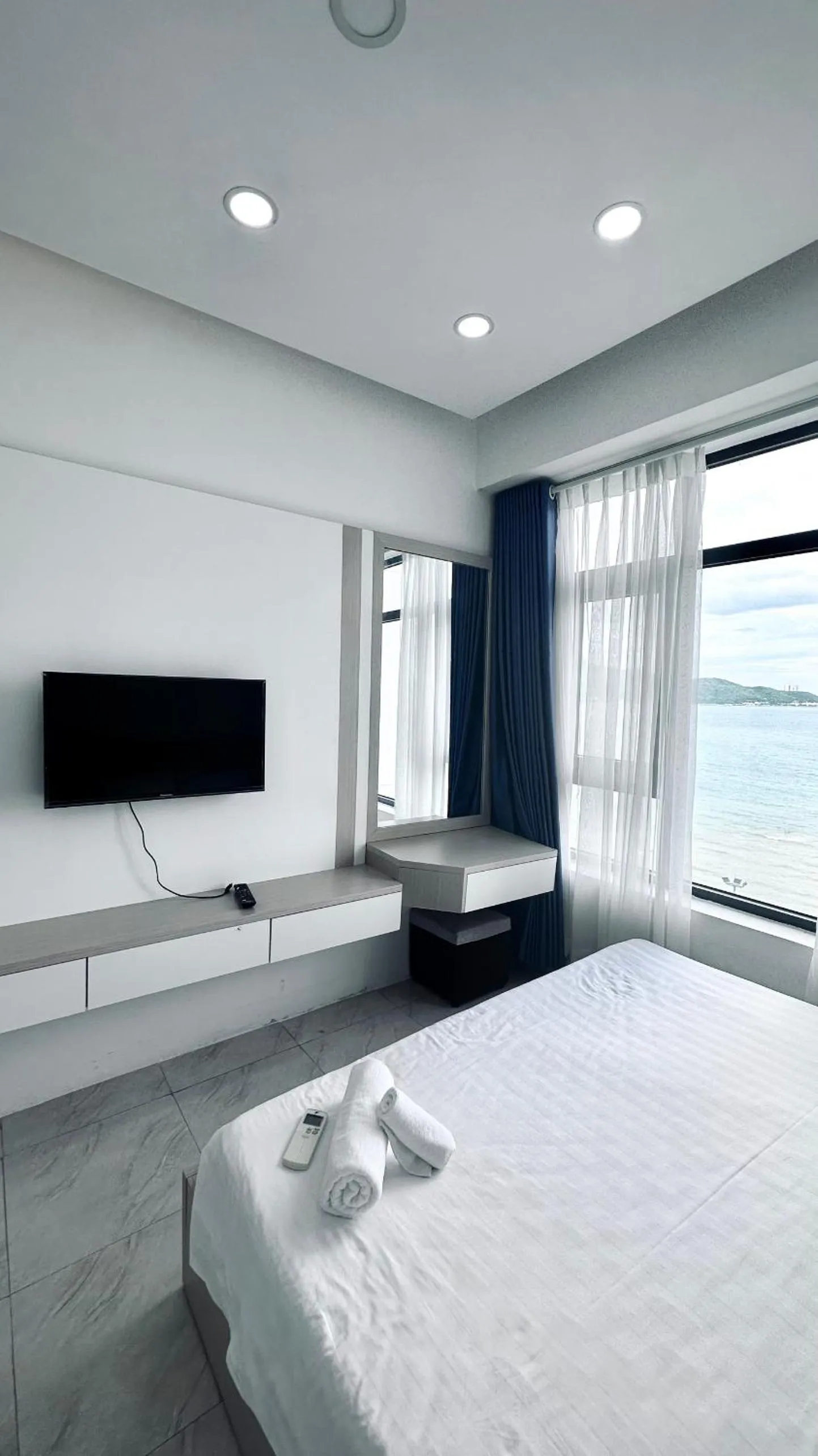 TV and multimedia, Bed in Sea Inn - Nha Trang Apartment