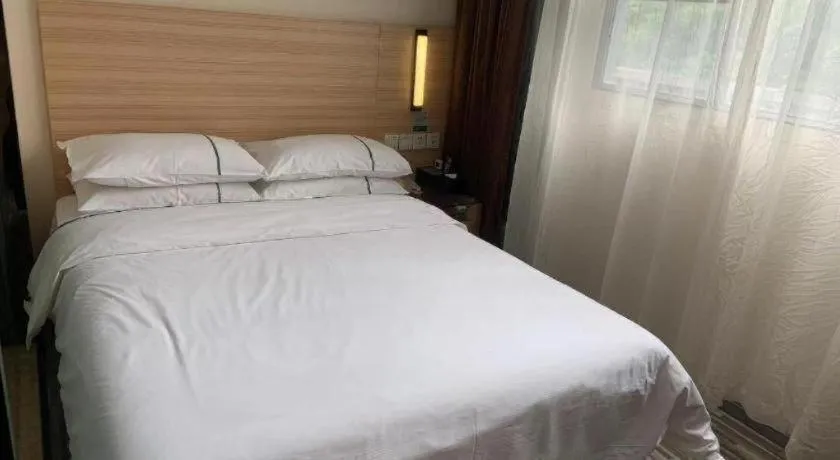Bed in City Comfort Inn Yichang Wanda Plaza Yunhe Park
