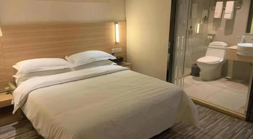 Bed in City Comfort Inn Yichang Wanda Plaza Yunhe Park