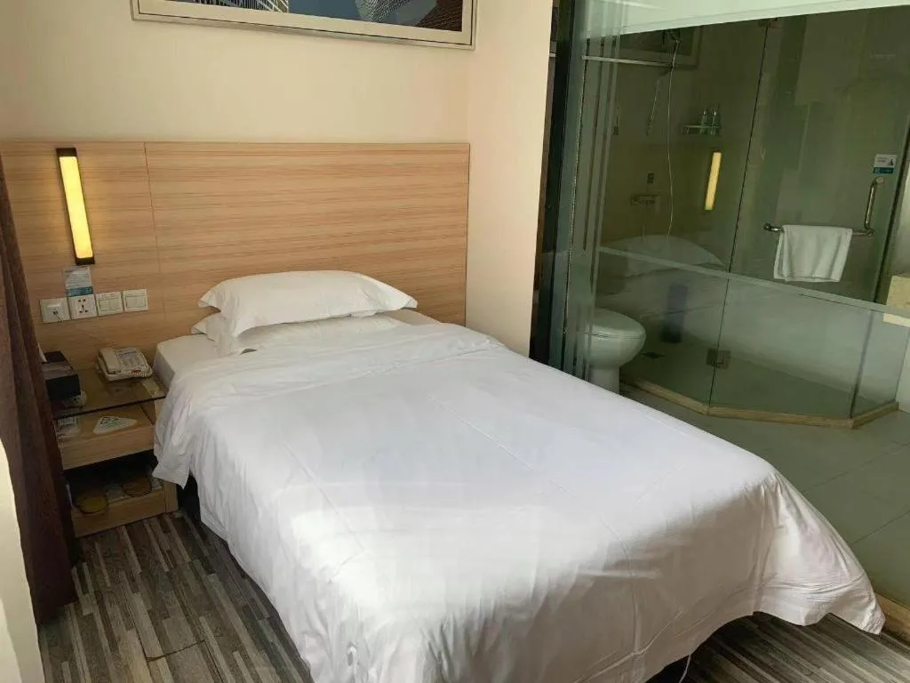 Bed in City Comfort Inn Yichang Wanda Plaza Yunhe Park
