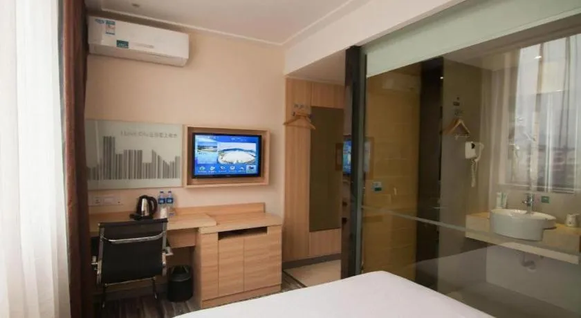 Bed in City Comfort Inn Yichang Wanda Plaza Yunhe Park