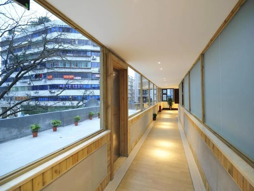 Super 8 Hotel Guiyang Qianling Park Ruijin North Road