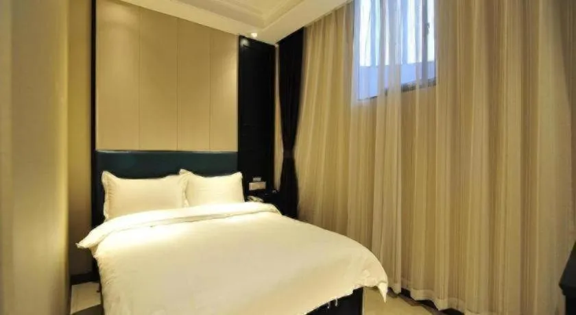 Bed in Super 8 Hotel Guiyang Qianling Park Ruijin North Road