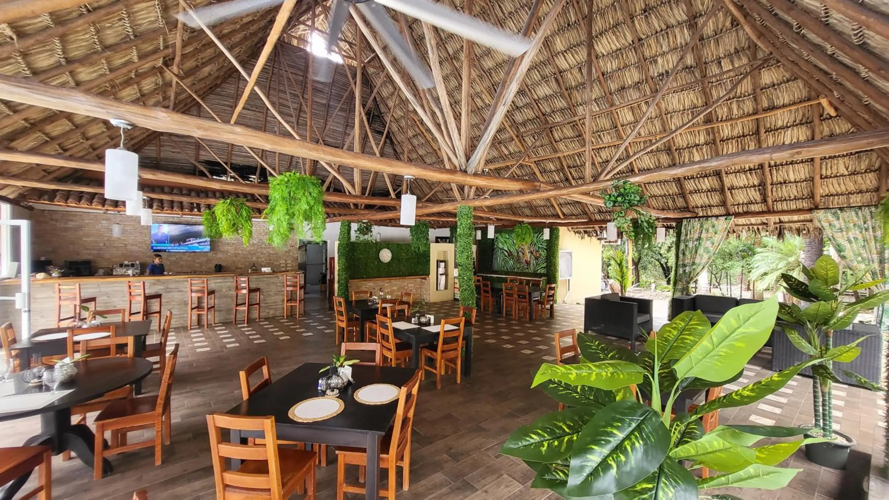 Restaurant/places to eat in Seis Playas Hotel