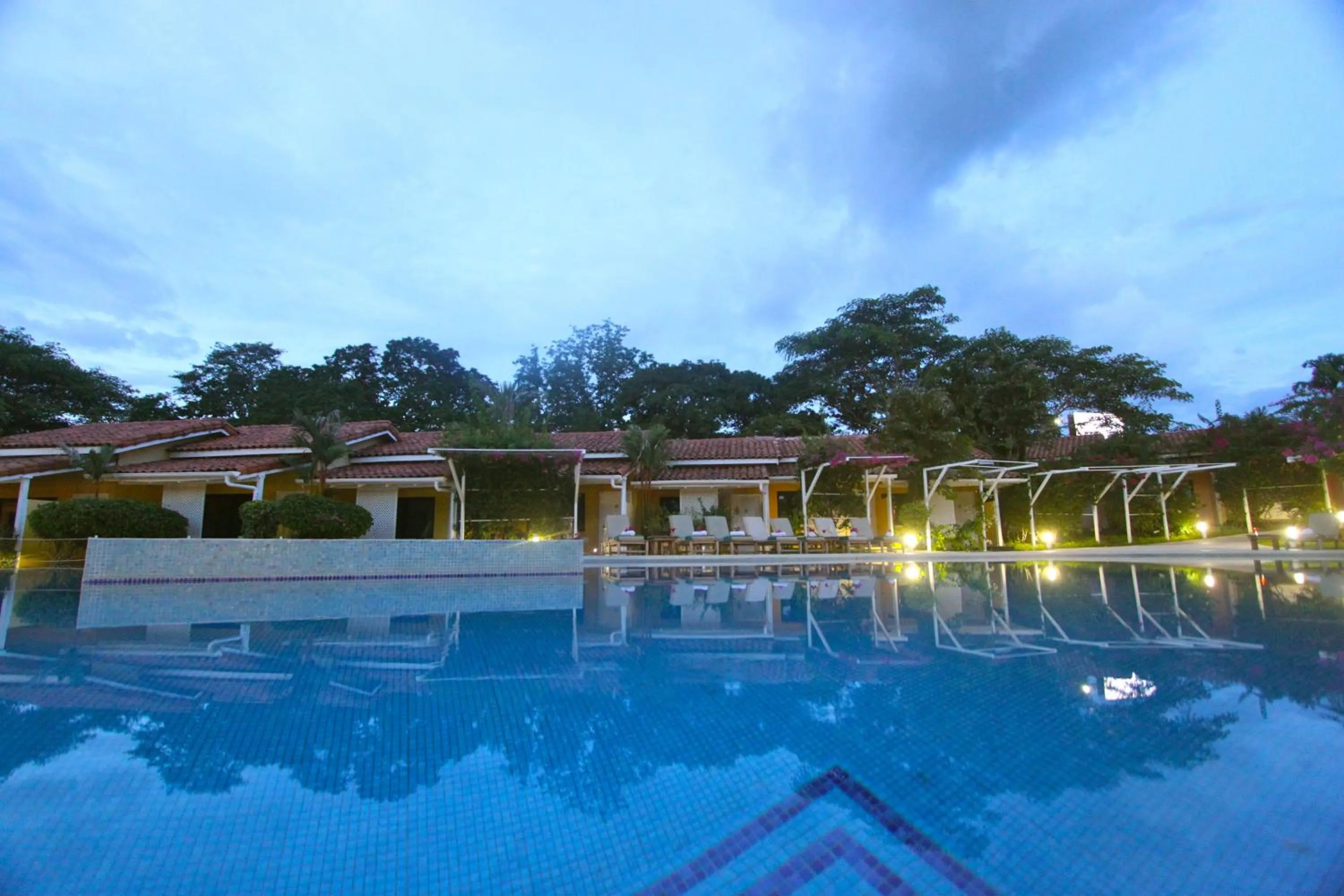 Swimming pool in Seis Playas Hotel