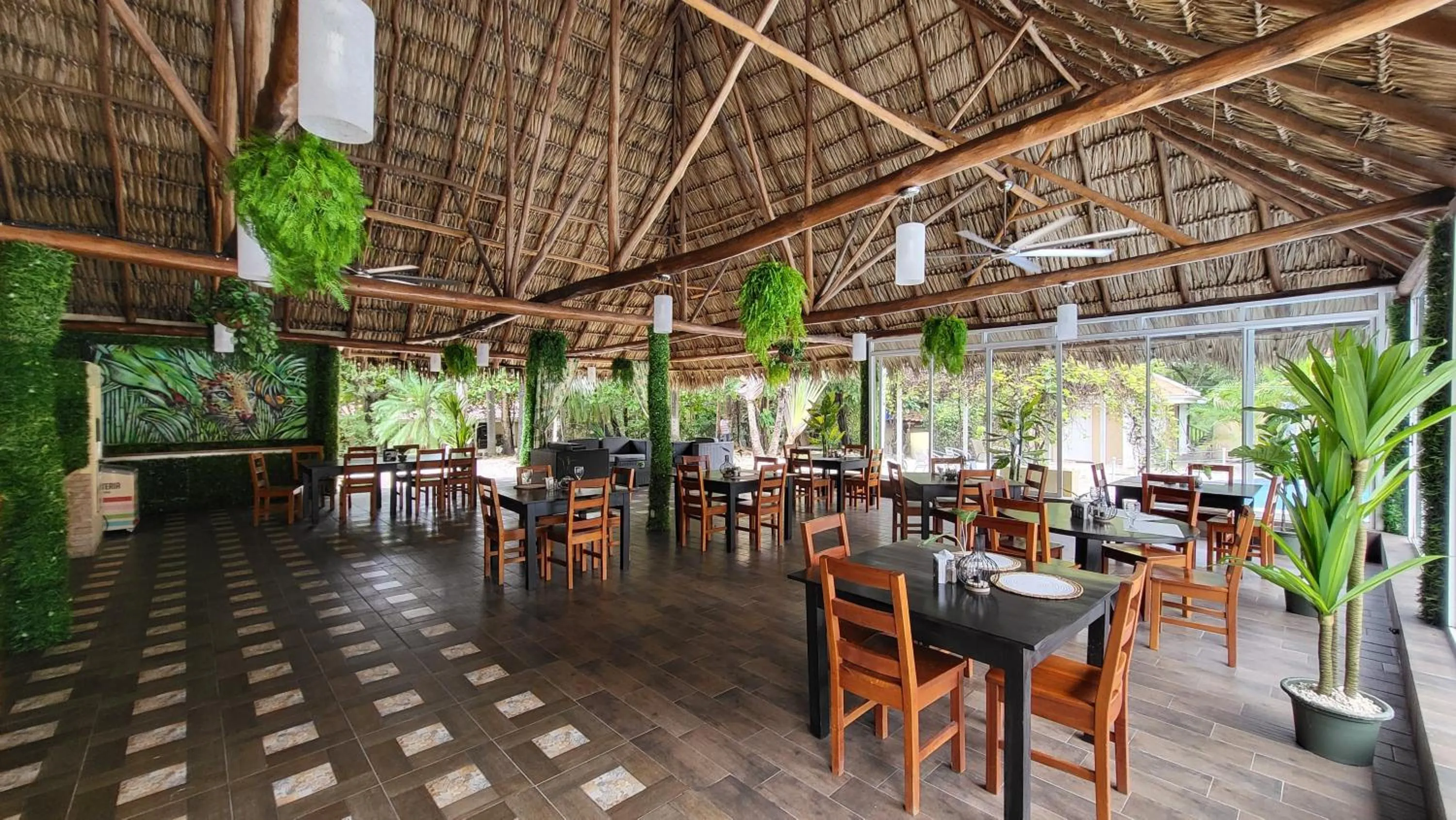 Restaurant/places to eat in Seis Playas Hotel